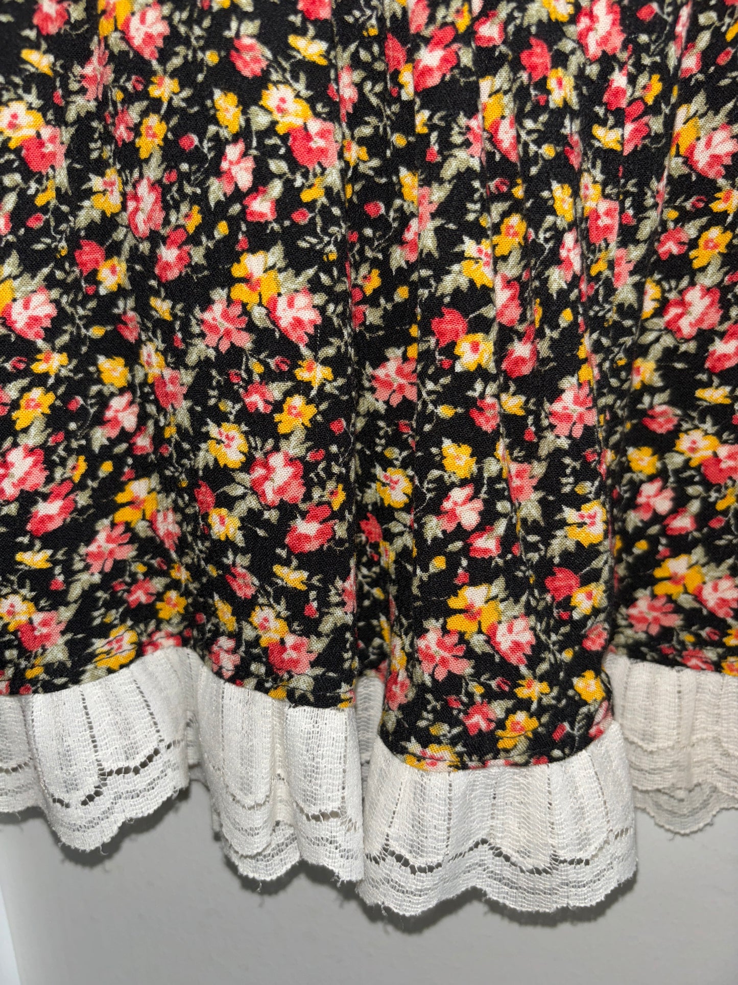 Adorable spring top (L)