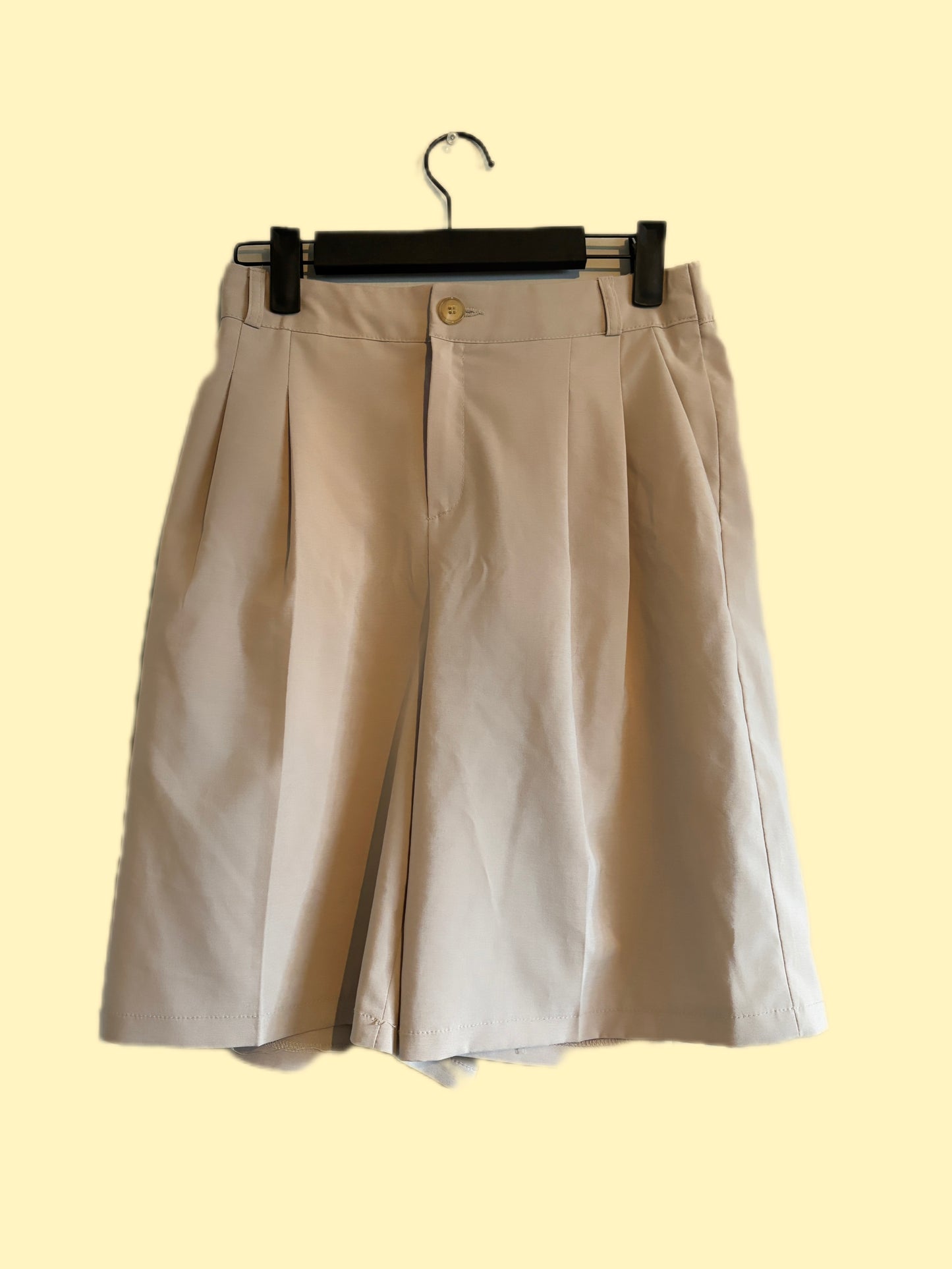 Pleated dress shorts (M)